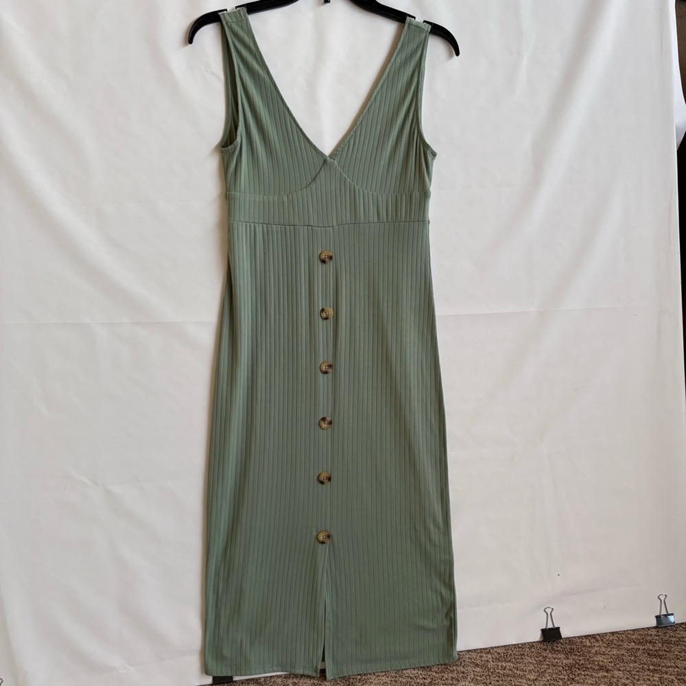 Derek Heart Olive Green Button-Down Midi Dress. Size Medium. INV25/328